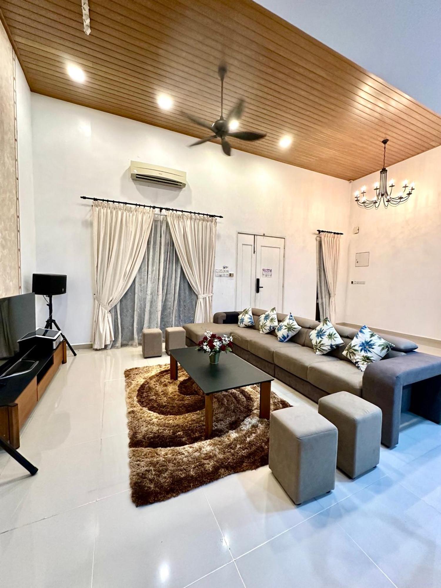 Stylish Villa Alma Simpang Ampat  Bagian luar foto